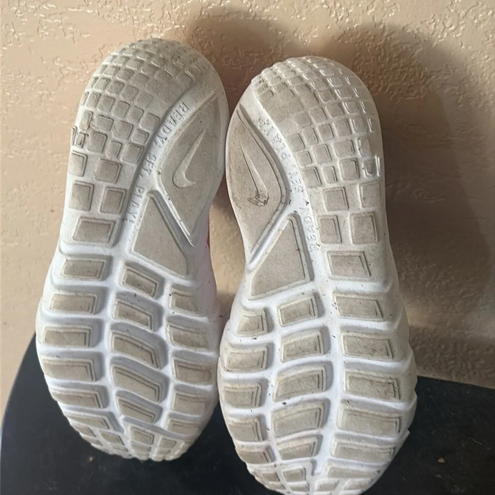 Girls Nike Shoes Size 4.5Y